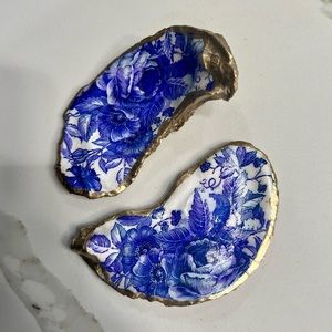 Floral, blue, decorative oyster shells